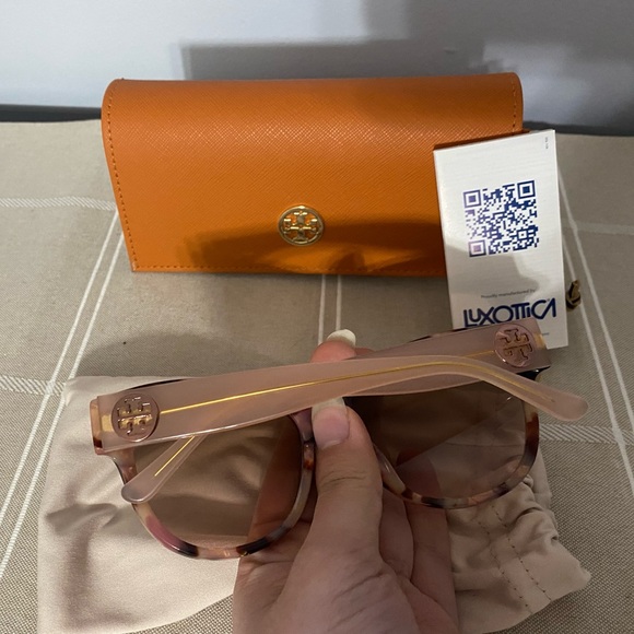 Tory Burch Tortoise Shell Sunglasses with Orange Case - Picture 2 of 4